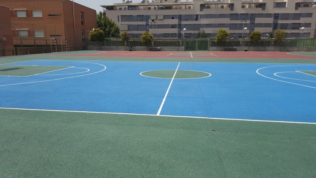 CONSTRUCCIÓN DE PAVIMENTO DEPORTIVO