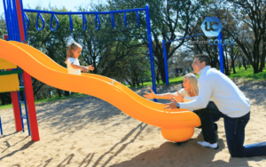 toboganes elementos indispensables parque infantil